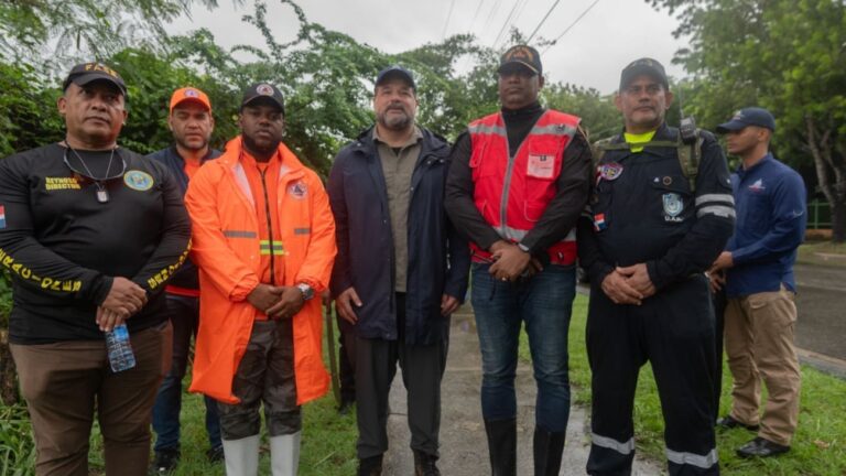 Ministro de Medio Ambiente y alcaldesa de Santo Domingo Norte supervisan acciones de respuesta ante los efectos de la tormenta Melissa