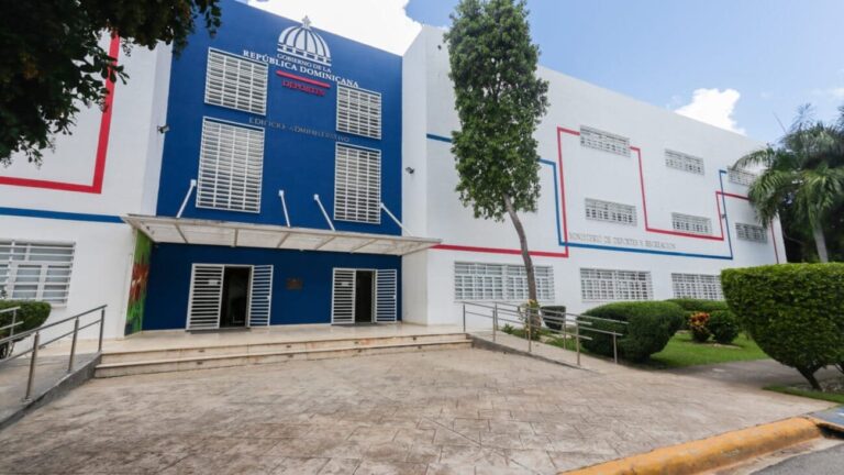 Miderec entrega más de 150 millones de pesos para los Juegos Santo Domingo 2026 y los Bolivarianos