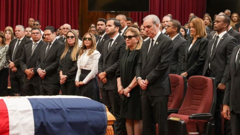 Presidente Abinader asiste a honras fúnebres del dirigente político Vicente Sánchez Baret