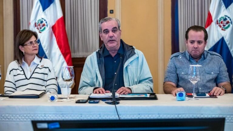 Presidente Abinader dispone para este viernes suspensión de la docencia en todo el país y de las labores en las provincias en alerta roja