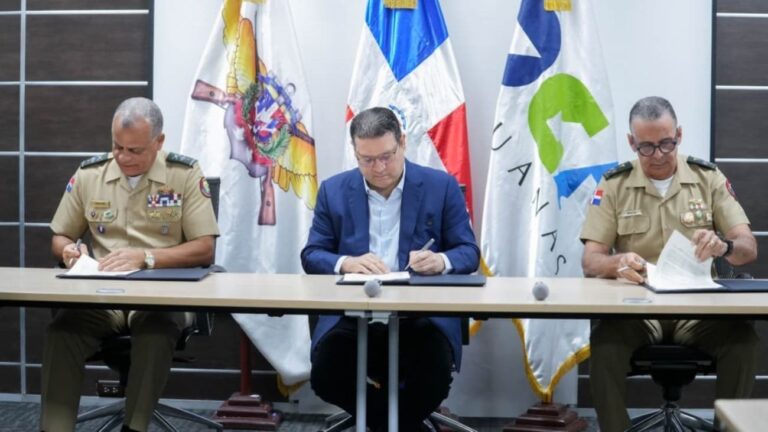 DGA dona generador eléctrico y pertrechos militares al Ministerio de Defensa