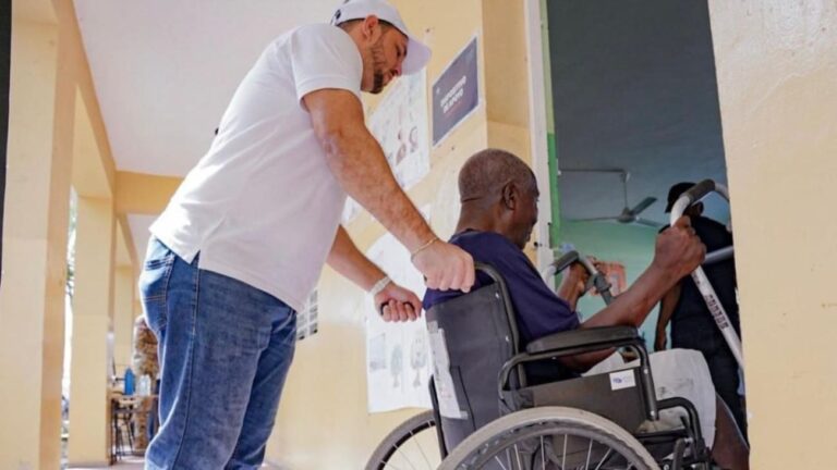 Conadis confirma sillas de ruedas, muletas, bastones y andadores se entregan personalmente a los usuarios con diagnóstico médico