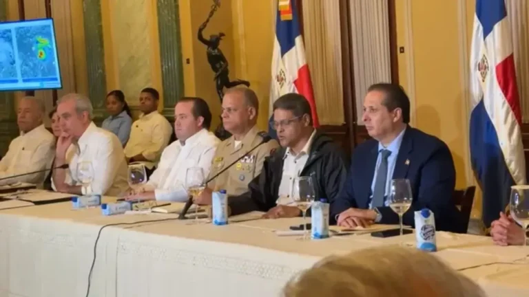 Suspenden docencia en provincias en alerta roja y declara no laborable desde la 1:00 p.m.