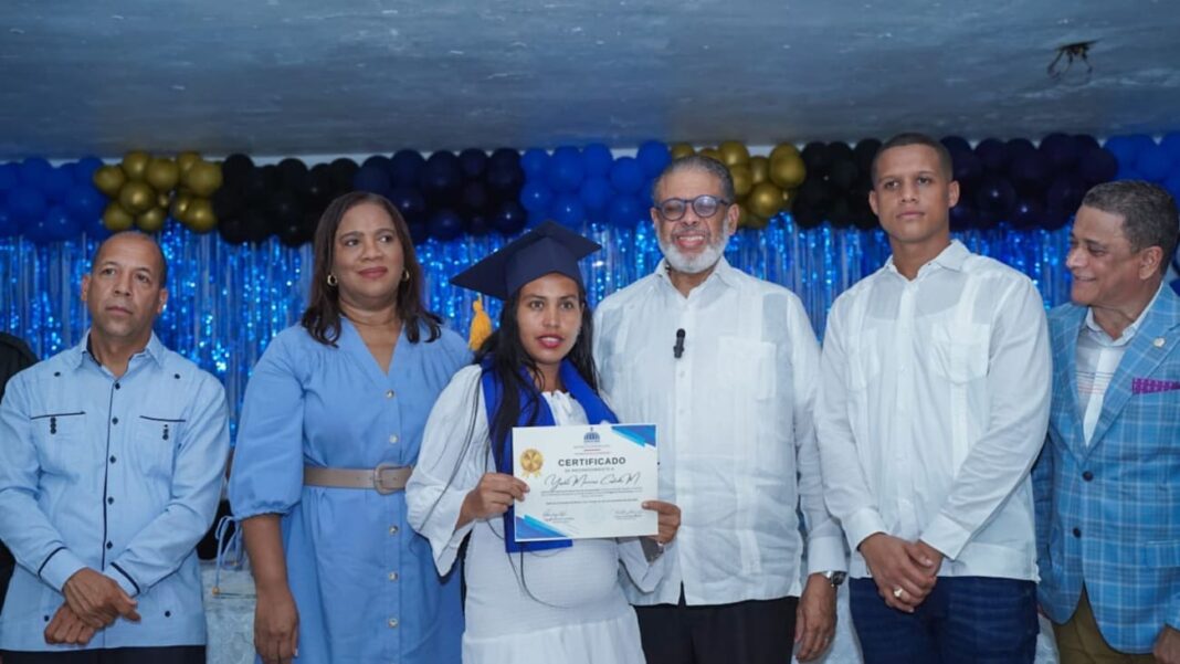 Desarrollo de la Comunidad capacita residentes en Azua y Bonao Desarrollo de la Comunidad capacita residentes en Azua y Bonao