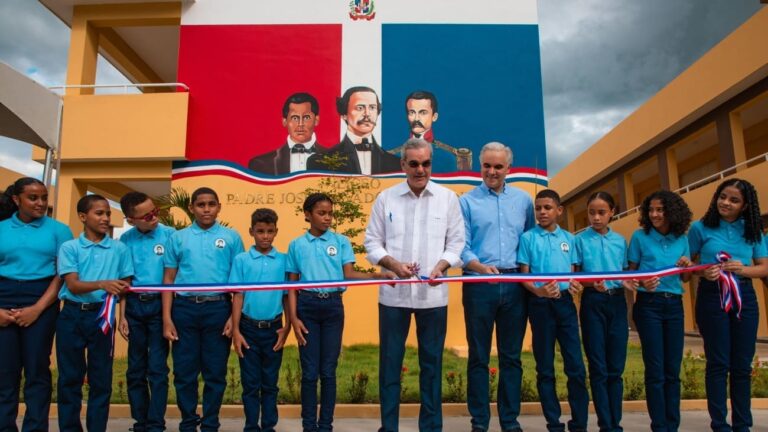 Presidente Abinader inaugura Liceo Padre José Salvador Fernández de 24 aulas, en Bonao, que beneficiará a más de 800 estudiantes