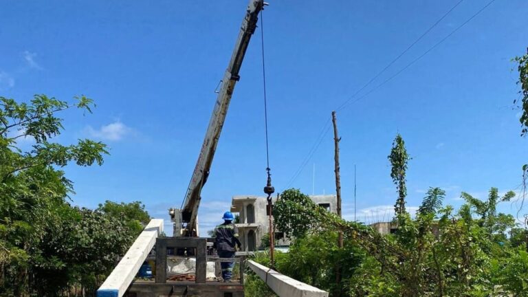 Edeeste inicia proyecto de electrificación en Brisas del Mar, Sabana de la Mar