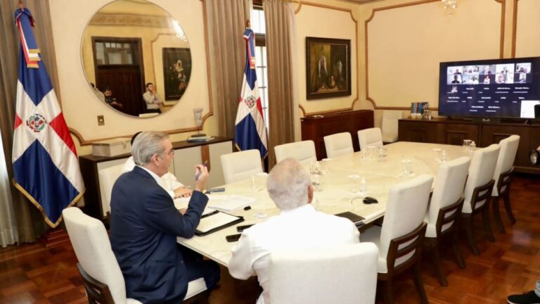 Presidente Abinader encabeza reunión virtual con 15 gobernadoras para pasar balance tras el paso del huracán Melissa