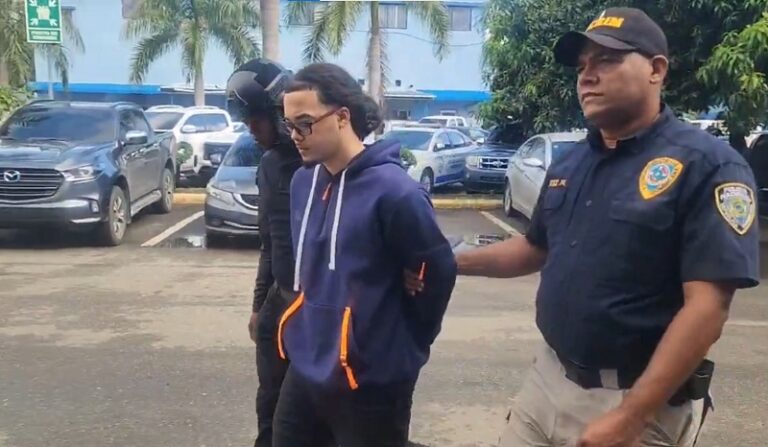 Se entrega “Jhon 42”, buscado por herir de bala niña de 10 años en Capotillo