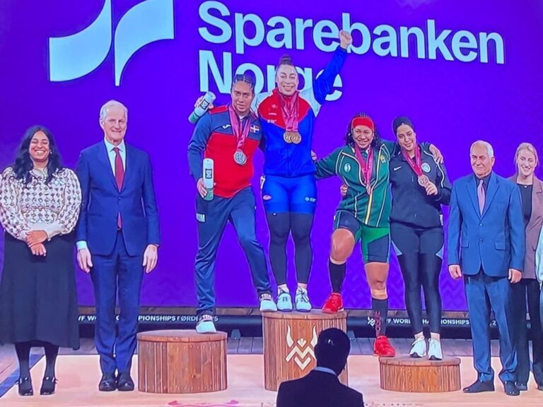 Yudelina Mejía hace historia como la primera pesista dominicana que gana oro en un Mundial Superior de Halterofilia