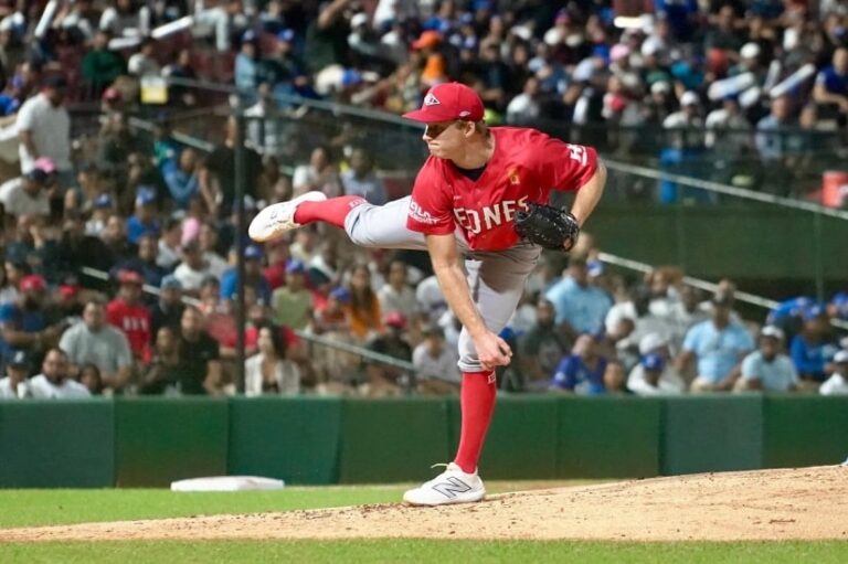 Leones ganan el primero y le quitan el invicto a Estrellas en béisbol dominicano