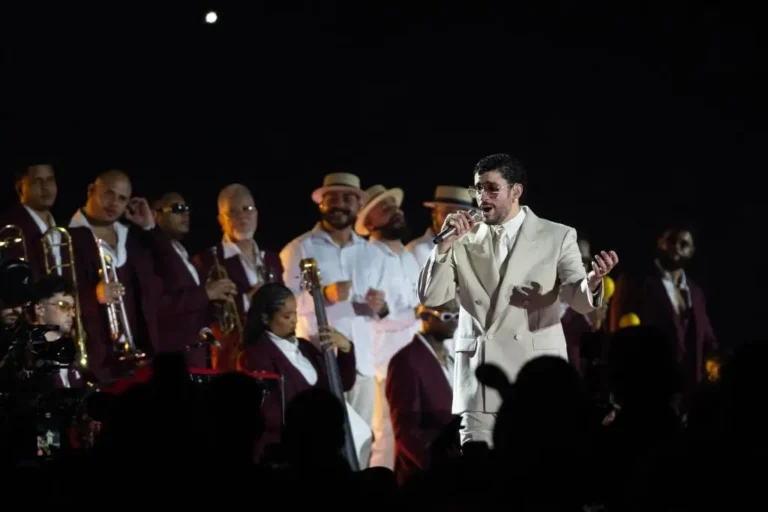 Bad Bunny hace vibrar Santo Domingo en el inicio de su esperada gira mundial