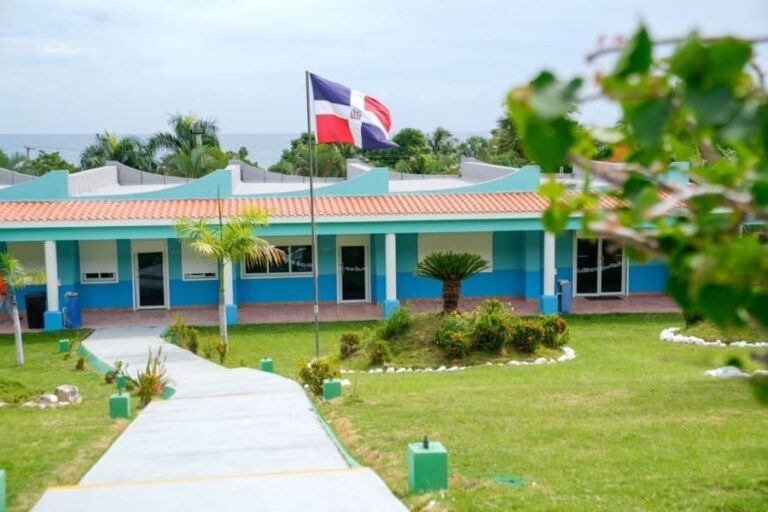 INFOTEP destaca formación de 645 artesanos y 427 joyeros en la Escuela de Larimar en Bahoruco–Ciénaga de Barahona
