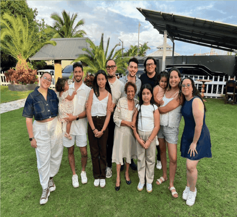 Nancy Gómez de Córdova celebró 90 años