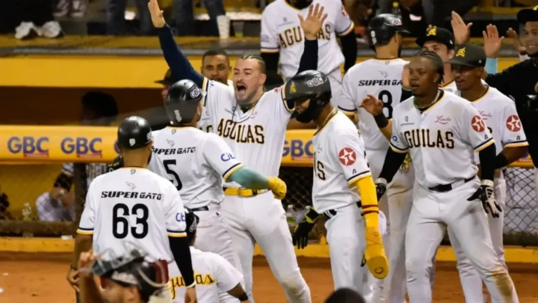 Águilas y Toros barren en jornada de dobles juegos en el béisbol dominicano