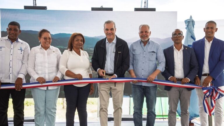 Presidente Abinader inaugura las carreteras Vallejuelo–Batista, Vallejuelo–Río Arriba Sur y Los Arroyos–Sabaneta
