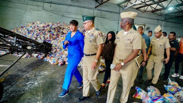 La República Dominicana envía ayuda humanitaria a Jamaica tras el paso del huracán Melissa