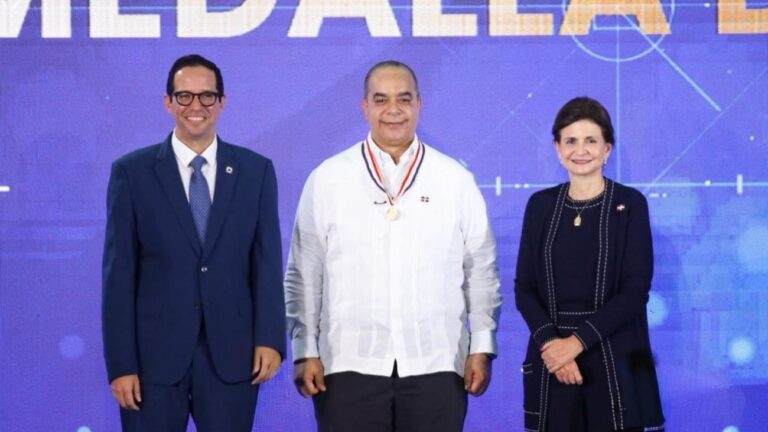 Vicepresidenta Raquel Peña entrega Premio Nacional a la Calidad en el Sector Público