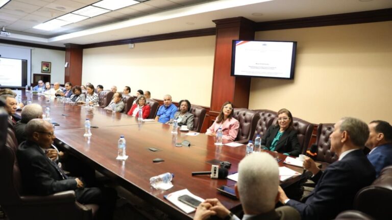 Mescyt resalta trascendencia de nuevas normas para garantizar la calidad de la formación médica en la República Dominicana