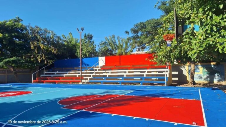 Docentes y estudiantes de La Romana agradecen al Gobierno el remozamiento y equipamiento de sus canchas