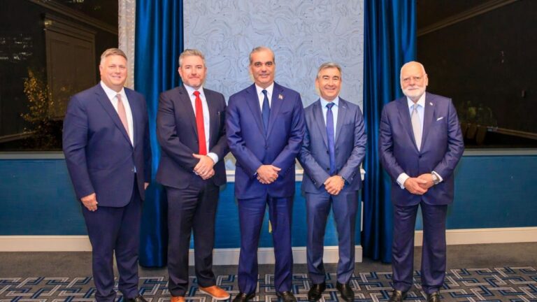 Presidente Abinader impulsa a la República Dominicana hacia el mapa global de semiconductores en reunión anual de la SIA en California