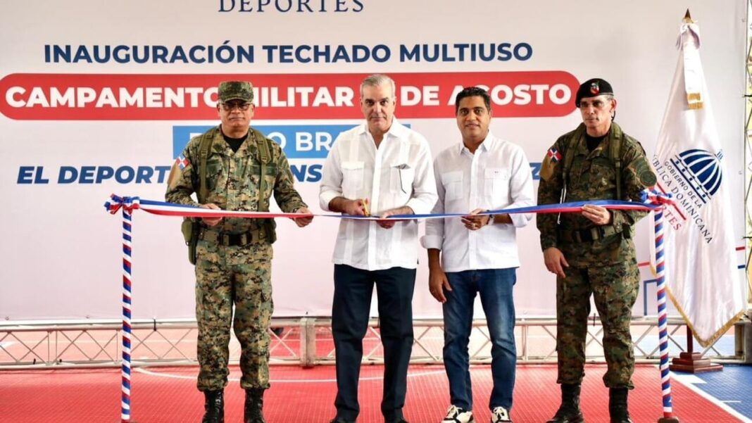 Presidente Abinader inaugura techado multiuso en el Campamento 16 de Agosto y comparte un almuerzo navideño con más de 2,500 soldados