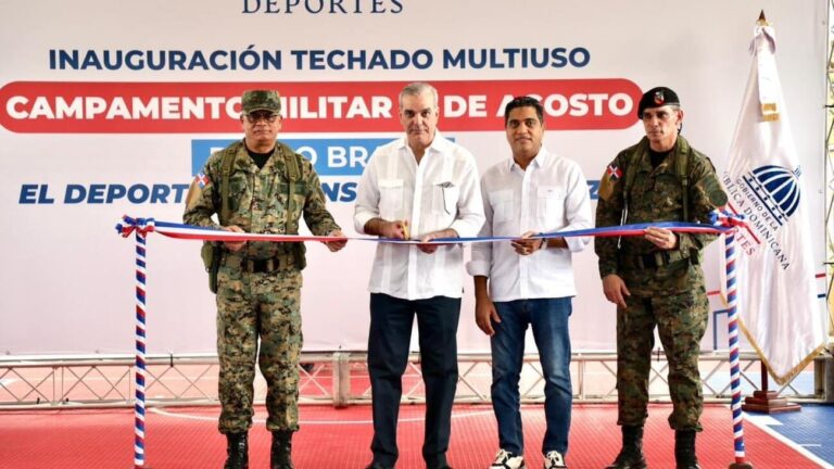 Presidente Abinader inaugura techado multiuso en el Campamento 16 de Agosto y comparte un almuerzo navideño con más de 2,500 soldados