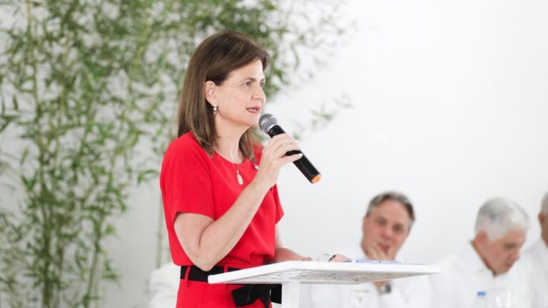 Vicepresidenta Raquel Peña comparte almuerzo navideño con líderes cristianos del Cibao