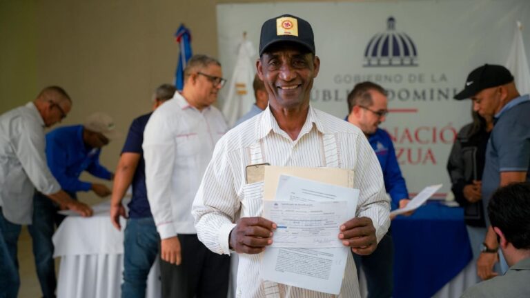 Treinta y seis productores de Azua reciben más de RD 20 millones para tecnificar sus predios