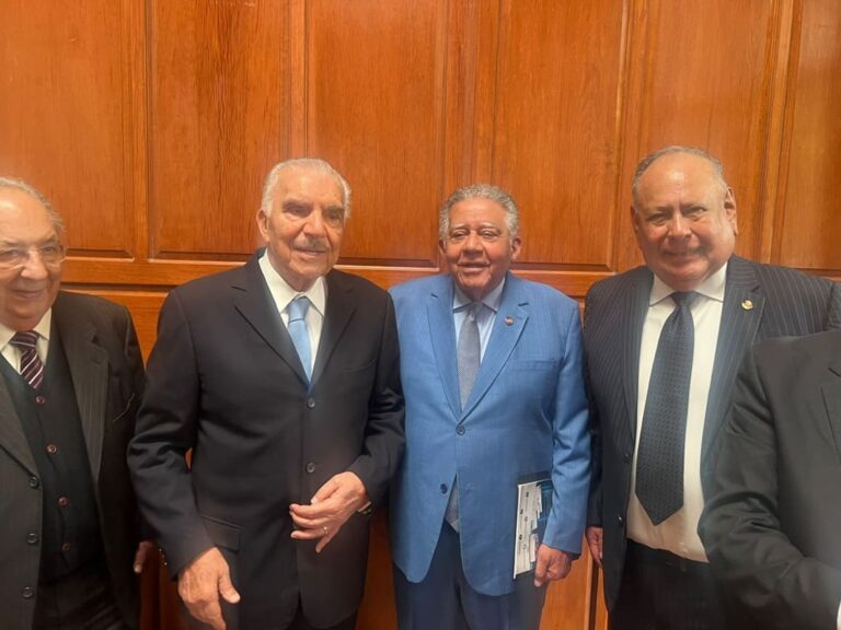 RD✨ Reconocimiento a 50 años de excelencia periodística