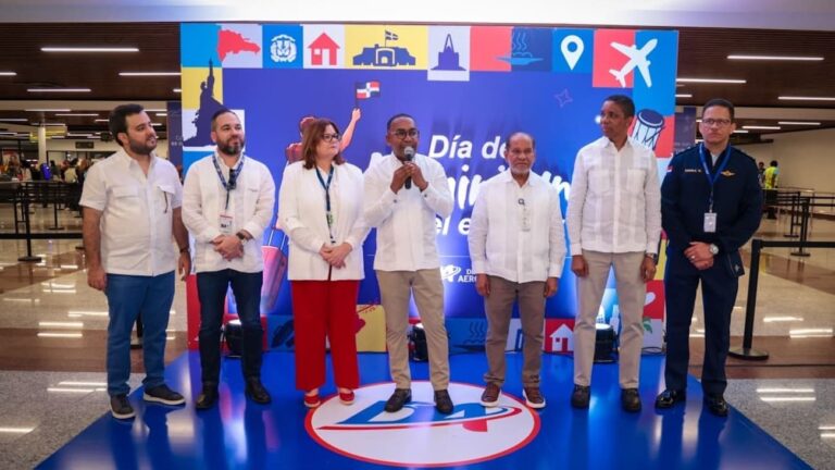Departamento Aeroportuario recibe a la diáspora dominicana a ritmo de “Volvió Juanita” en el Aeropuerto las Américas
