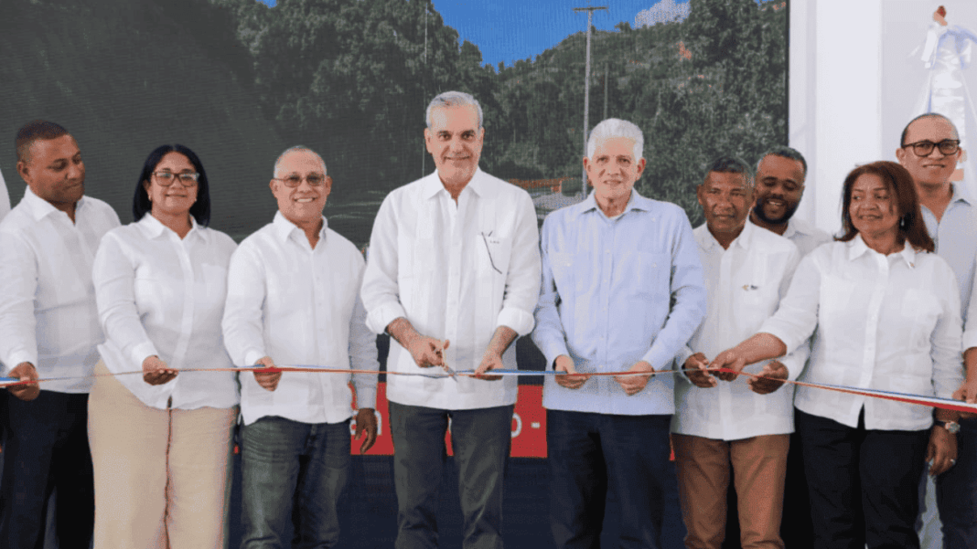 Tras inaugurar la carretera El Cercado–Juan Santiago–Hondo Valle, presidente Abinader destaca su impacto en el turismo, la agricultura y la mejora de la calidad de vida de las comunidades donde nace la República Tras inaugurar la carretera El Cercado–Juan Santiago–Hondo Valle, presidente Abinader destaca su impacto en el turismo, la agricultura y la mejora de la calidad de vida de las comunidades donde nace la República