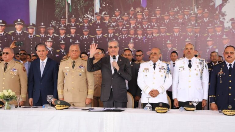 Presidente Abinader encabeza la XLIII graduación de 64 nuevos cadetes de la Policía Nacional formados bajo el Modelo de Transformación