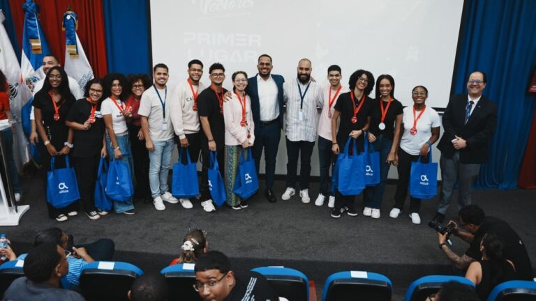 Estudiantes del ITLA ganan 300,000 pesos, equipos tecnológicos y certificaciones en el cierre del “Desafine Creativo 2025”