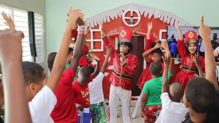 MINPRE y Conani llevan la Navidad a niños acogidos en hogar de paso del Distrito Nacional