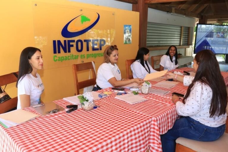 Jornada de empleo de INFOTEP y Grupo Ramos selecciona a 59 aspirantes para nueva tienda en Tenares