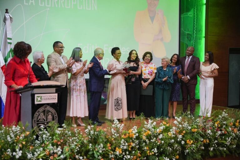 Participación Ciudadana reconoce la trayectoria ética y ejemplar de la periodista Edith Febles