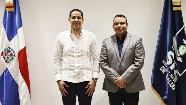 SNS y SeNaSa coordinan acciones para fortalecer la atención en la Red Pública de Salud