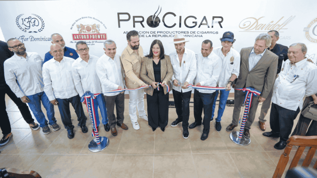 Infotep y Procigar inauguran escuela de tabaqueros Infotep y Procigar inauguran escuela de tabaqueros