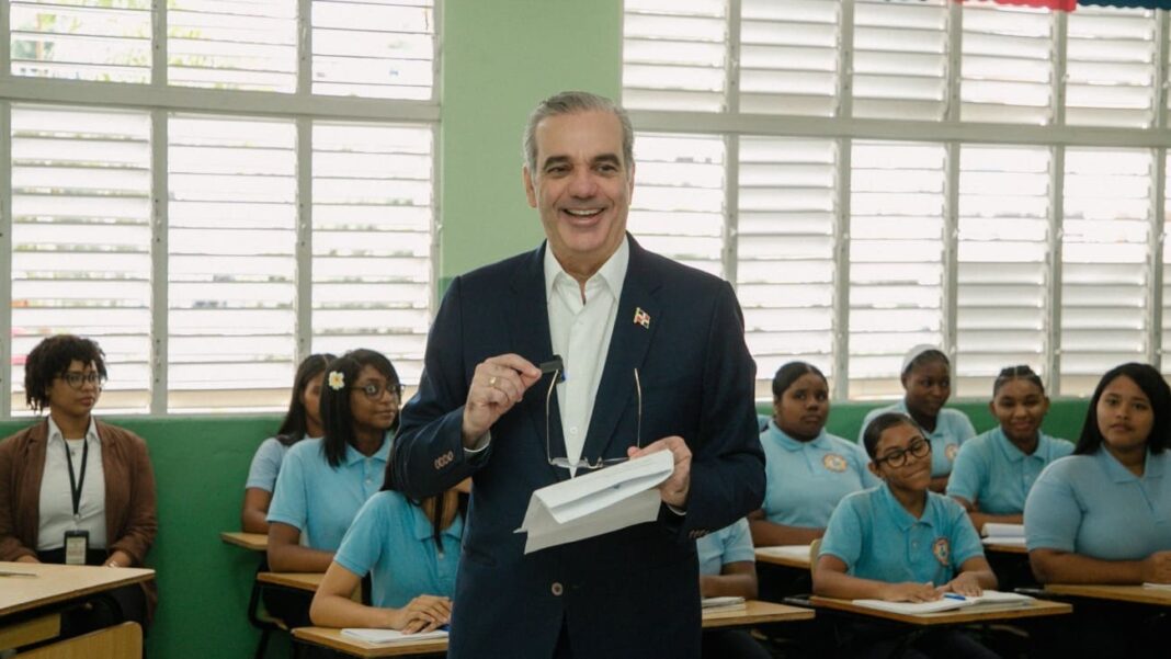Presidente Abinader da seguimiento a la docencia de Educación Moral, Cívica y Ética Ciudadana Presidente Abinader da seguimiento a la docencia de Educación Moral, Cívica y Ética Ciudadana
