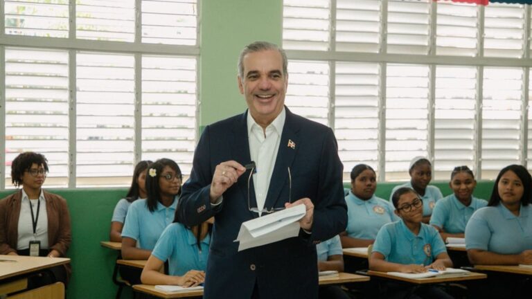 Presidente Abinader da seguimiento a la docencia de Educación Moral, Cívica y Ética Ciudadana