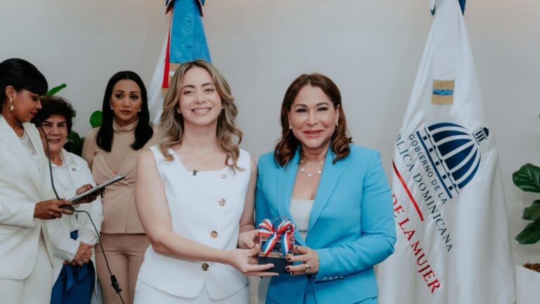 Gloria Reyes inicia gestión en el Ministerio de la Mujer con enfoque en igualdad y fortalecimiento democrático