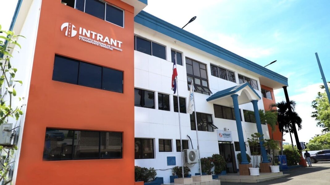 El Intrant reitera que no permitirá el tránsito de camiones pesados que violen la ley, para así evitar accidentes y salvar vidas El Intrant reitera que no permitirá el tránsito de camiones pesados que violen la ley, para así evitar accidentes y salvar vidas