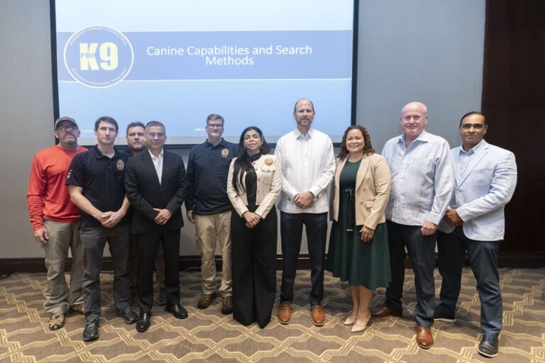 FBI imparte a fiscales y policías dominicanos un taller sobre el despliegue de unidades caninas en las investigaciones