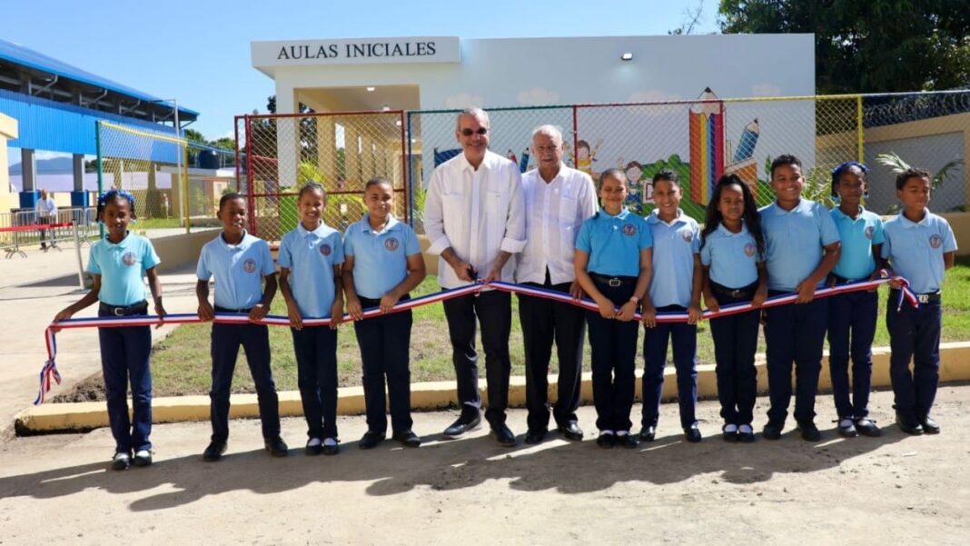 Presidente Abinader fortalece la infraestructura educativa en Dajabón con nuevas aulas y techado escolar que beneficiará a más de cien estudiantes Presidente Abinader fortalece la infraestructura educativa en Dajabón con nuevas aulas y techado escolar que beneficiará a más de cien estudiantes