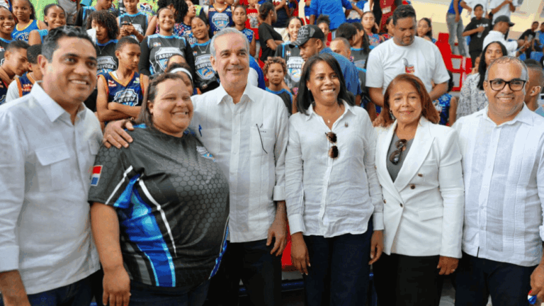 Presidente Abinader inaugura remozamiento del polideportivo Dajabón, cancha de voleibol y nueva casa club