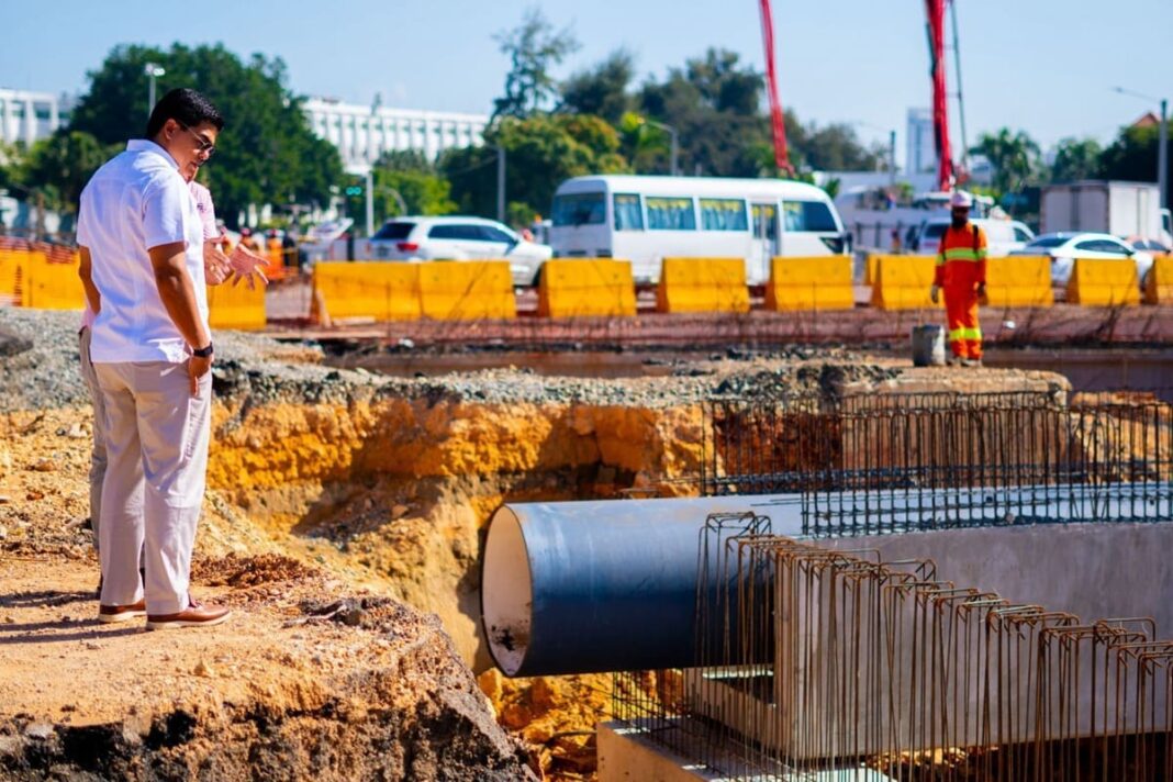 Fellito Suberví recibe trabajos de empalme de tuberías en la avenida Gregorio Luperón Fellito Suberví recibe trabajos de empalme de tuberías en la avenida Gregorio Luperón