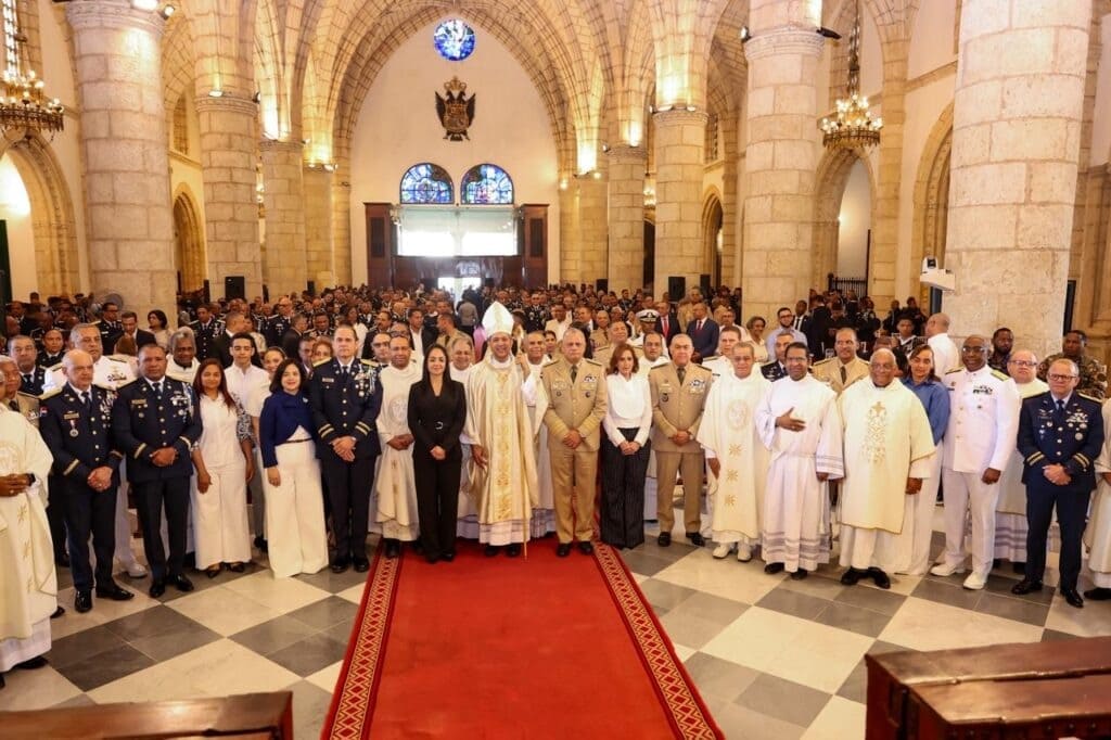 Policía Nacional celebra su 90 aniversario con una solemne eucaristía en la Catedral Primada de América Policía Nacional celebra su 90 aniversario con una solemne eucaristía en la Catedral Primada de América