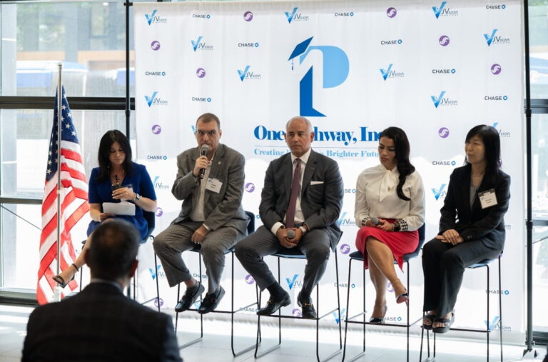 Fundación de EEUU One Pathway impulsará oportunidades educativas en Santiago