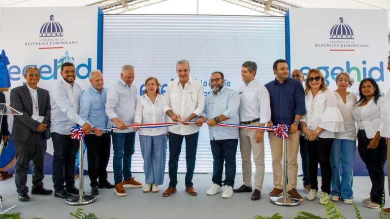 Presidente Abinader resalta la construcción sin precedentes de carreteras en La Sierra durante la apertura Tavera–Jarabacoa