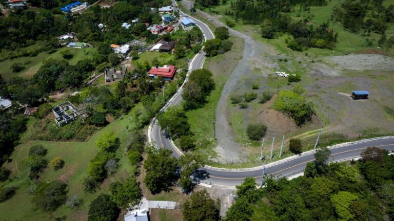 Presidente Abinader inaugura carretera Cruce de Pedregal–La Guázuma para impulsar desarrollo en La Sierra de Santiago